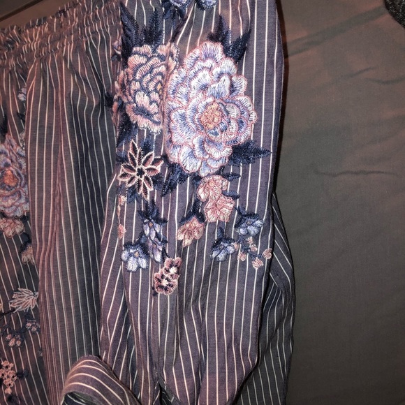 Off shoulder blouse - Picture 3 of 4